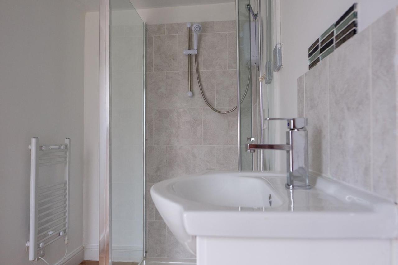 Dickens Suite- Cozy Suite 15Min Close To Gatwick Crawley  Exterior foto